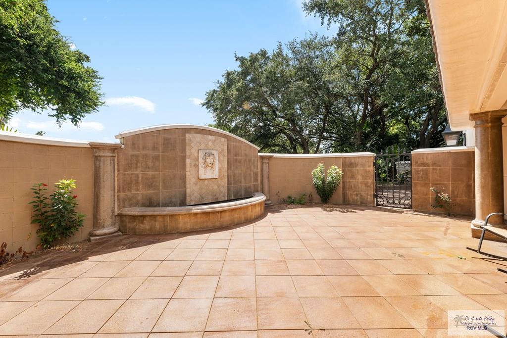Brownsville, Texas, 78520, United States, 5 Bedrooms Bedrooms, ,8 BathroomsBathrooms,Residential,Active,1933898