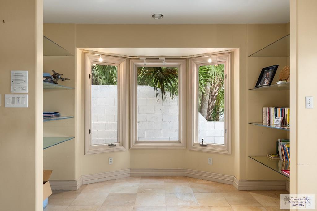 Brownsville, Texas, 78520, United States, 5 Bedrooms Bedrooms, ,8 BathroomsBathrooms,Residential,Active,2007113