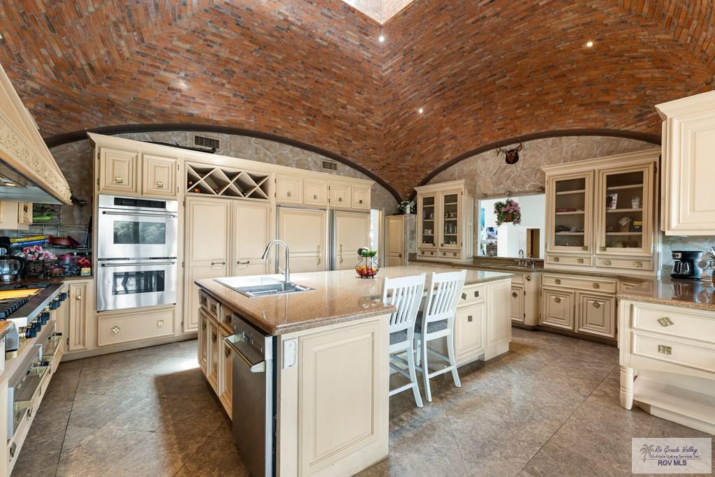 Brownsville, Texas, 78520, United States, 5 Bedrooms Bedrooms, ,8 BathroomsBathrooms,Residential,Active,2007113