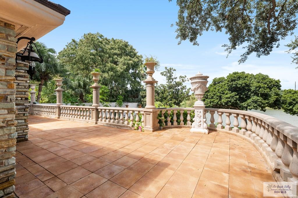 Brownsville, Texas, 78520, United States, 5 Bedrooms Bedrooms, ,8 BathroomsBathrooms,Residential,Active,1933898
