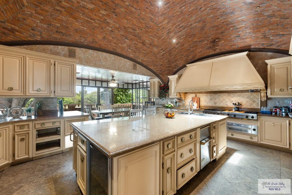 Brownsville, Texas, 78520, United States, 5 Bedrooms Bedrooms, ,8 BathroomsBathrooms,Residential,Active,2007113