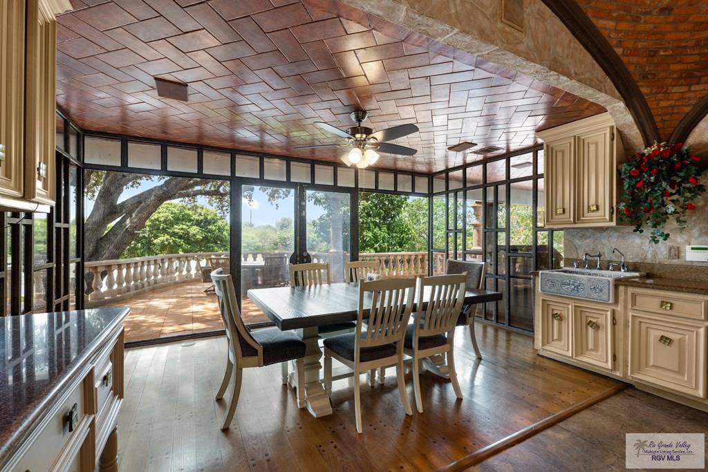 Brownsville, Texas, 78520, United States, 5 Bedrooms Bedrooms, ,8 BathroomsBathrooms,Residential,Active,2007113