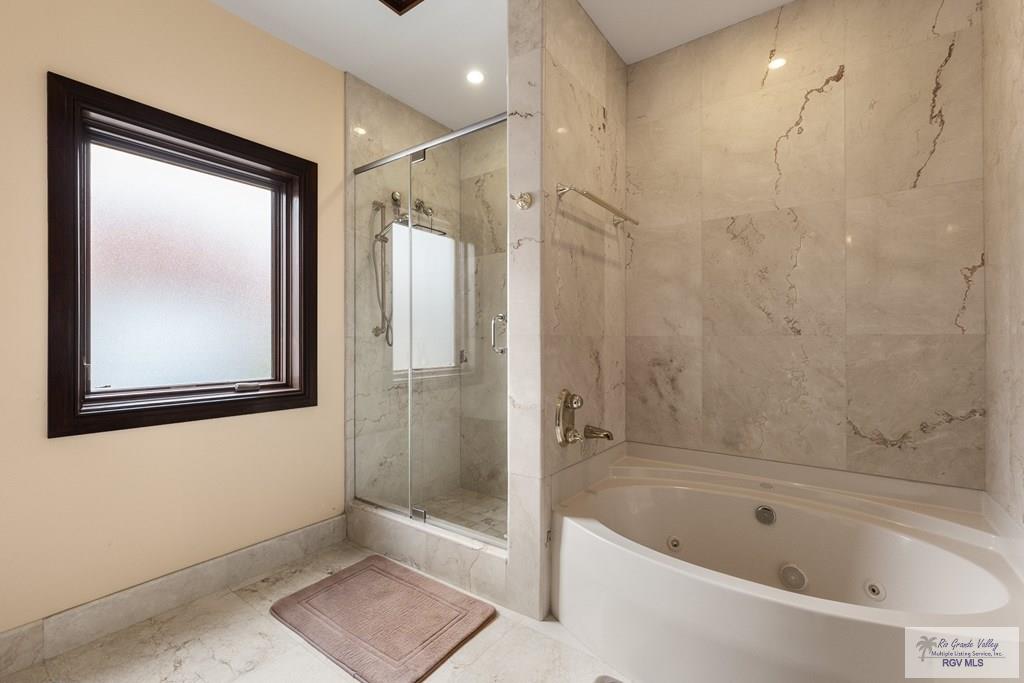 Brownsville, Texas, 78526, United States, 5 Bedrooms Bedrooms, ,6 BathroomsBathrooms,Residential,Active,2007121