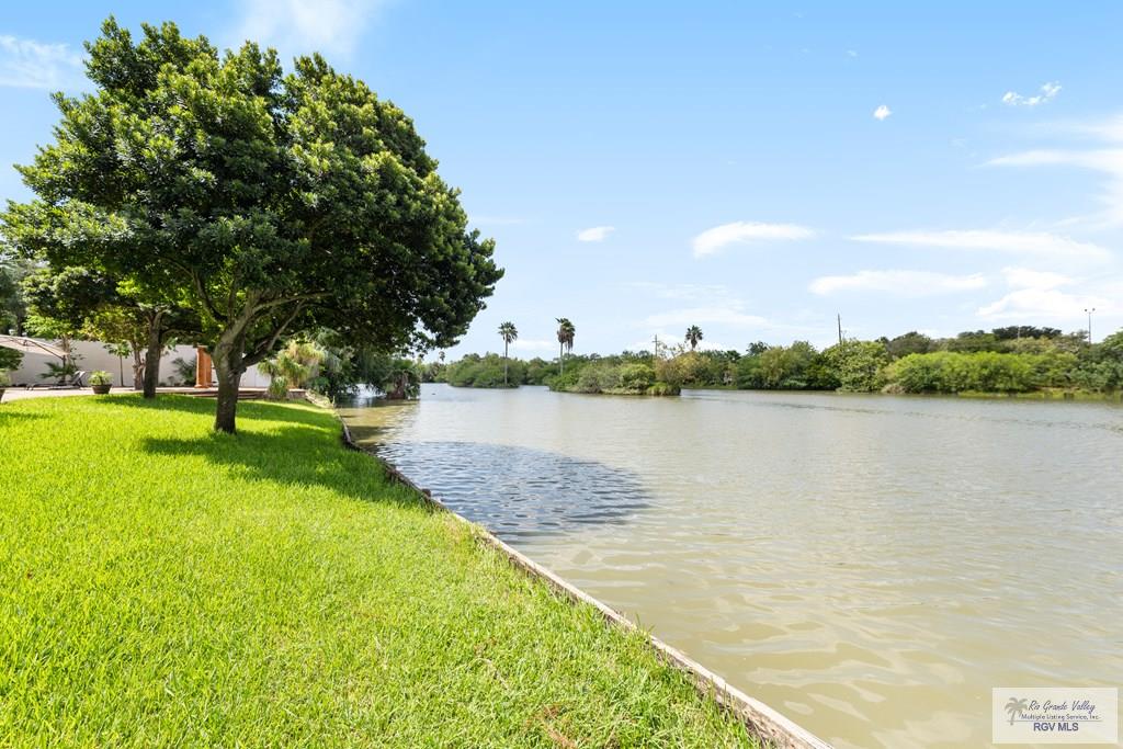 Brownsville, Texas, 78520, United States, 5 Bedrooms Bedrooms, ,8 BathroomsBathrooms,Residential,Active,1933898