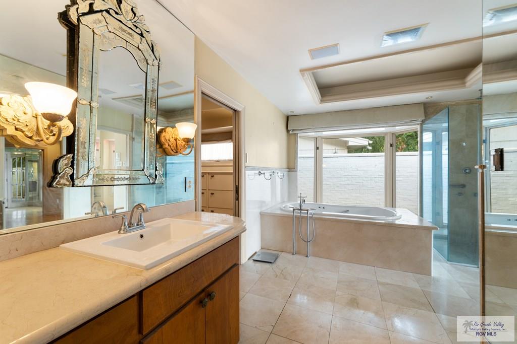Brownsville, Texas, 78520, United States, 5 Bedrooms Bedrooms, ,8 BathroomsBathrooms,Residential,Active,1933898