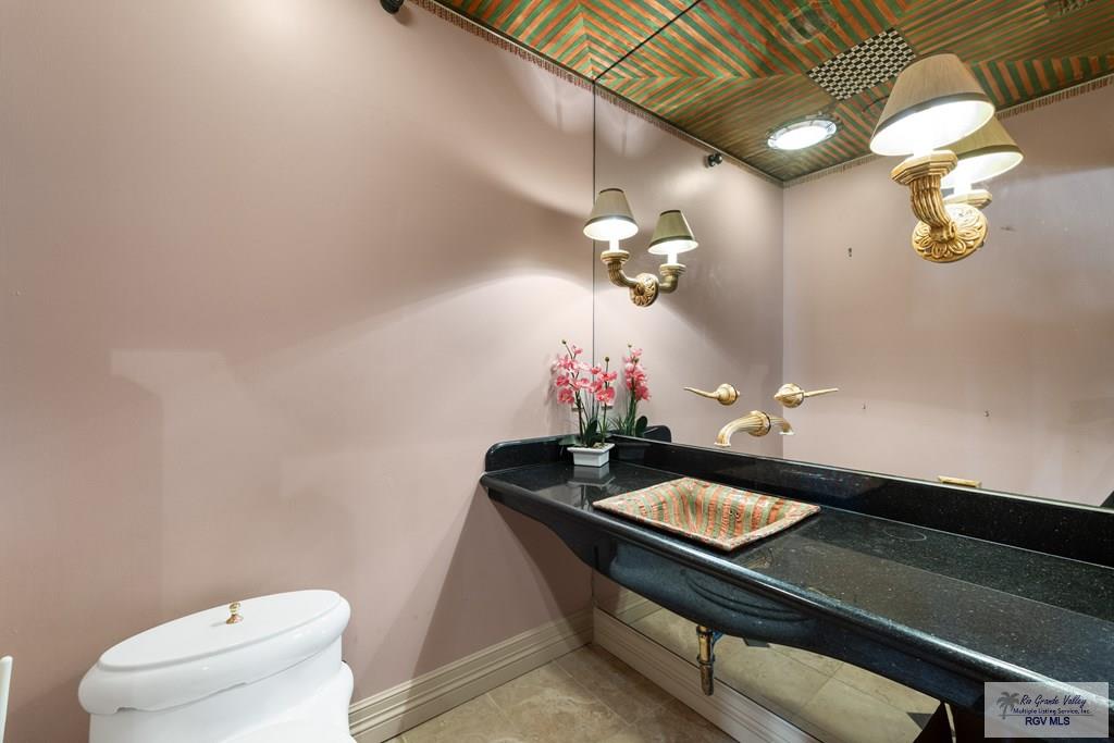 Brownsville, Texas, 78520, United States, 5 Bedrooms Bedrooms, ,8 BathroomsBathrooms,Residential,Active,2007113