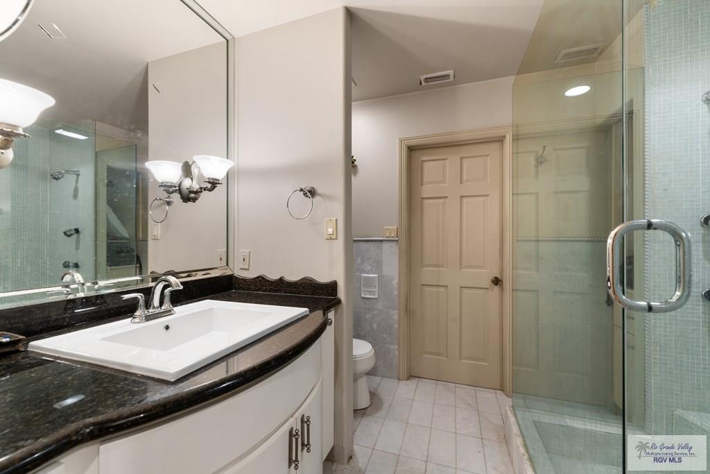 Brownsville, Texas, 78520, United States, 5 Bedrooms Bedrooms, ,8 BathroomsBathrooms,Residential,Active,2007113