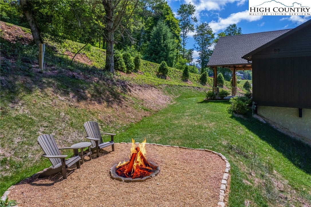 Banner Elk, North Carolina, 28604, United States, ,4 BathroomsBathrooms,Residential,Active,1701928