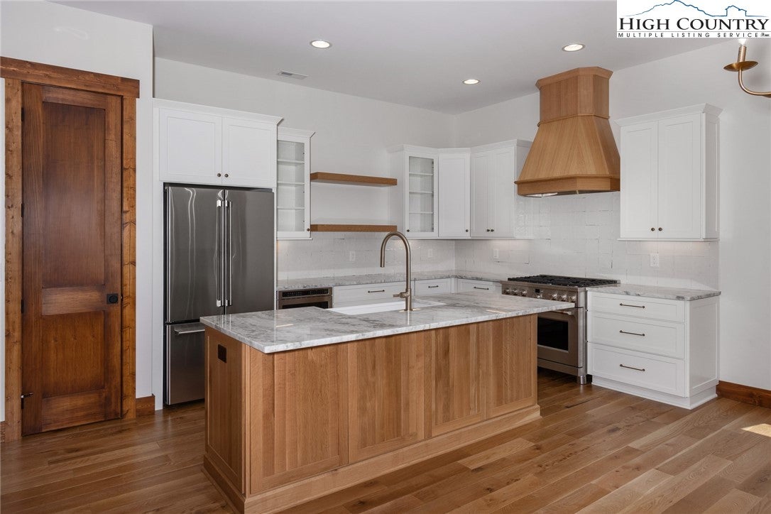 Banner Elk, North Carolina, 28604, United States, ,4 BathroomsBathrooms,Residential,Active,1701928