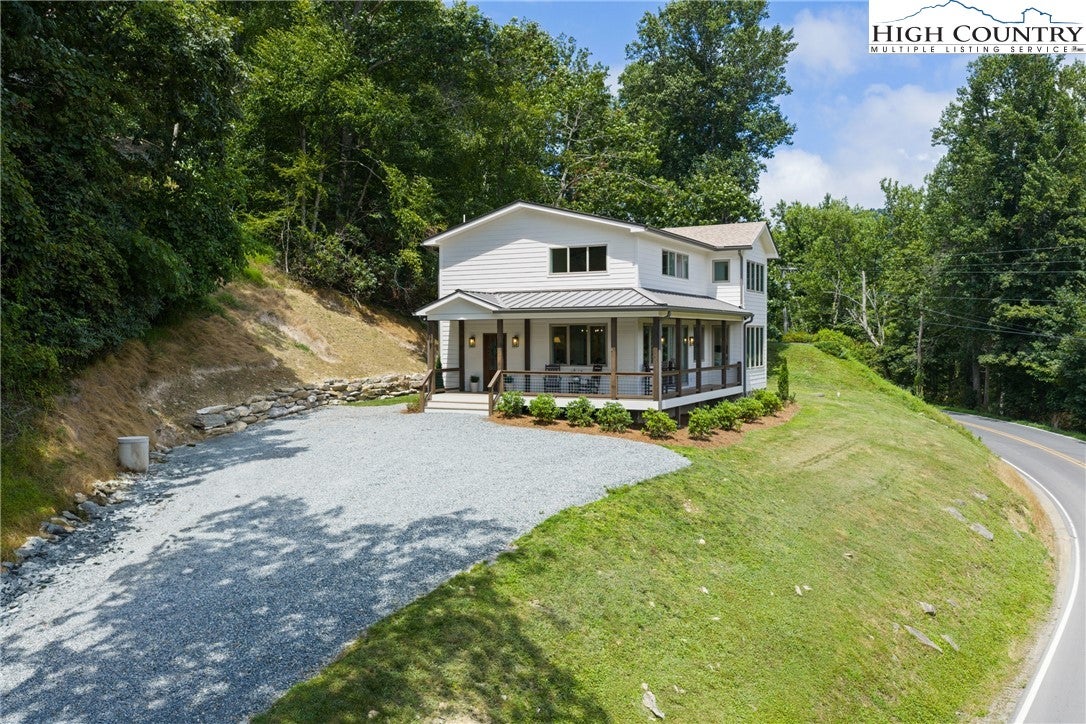 Banner Elk, North Carolina, 28604, United States, 2 Bedrooms Bedrooms, ,3 BathroomsBathrooms,Residential,Active,1912828