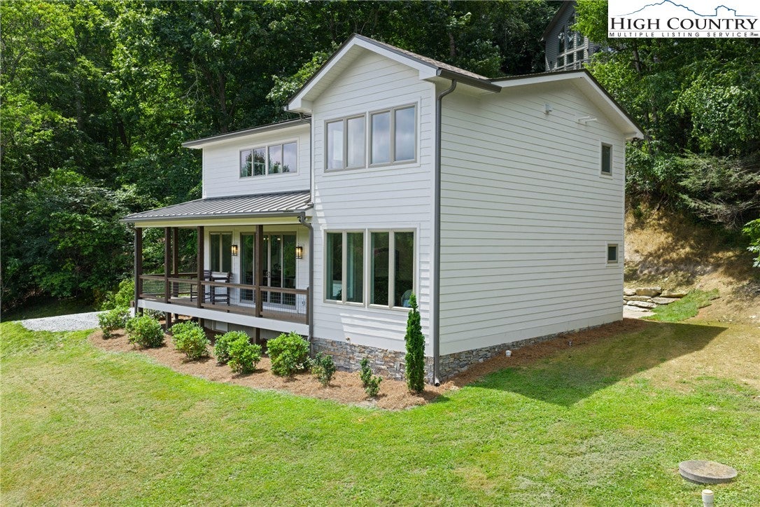 Banner Elk, North Carolina, 28604, United States, 2 Bedrooms Bedrooms, ,3 BathroomsBathrooms,Residential,Active,1912828