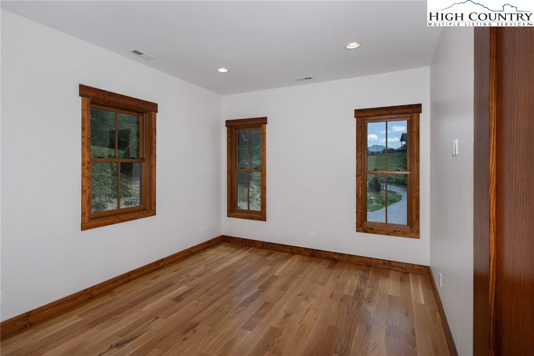 Banner Elk, North Carolina, 28604, United States, ,4 BathroomsBathrooms,Residential,Active,1701928