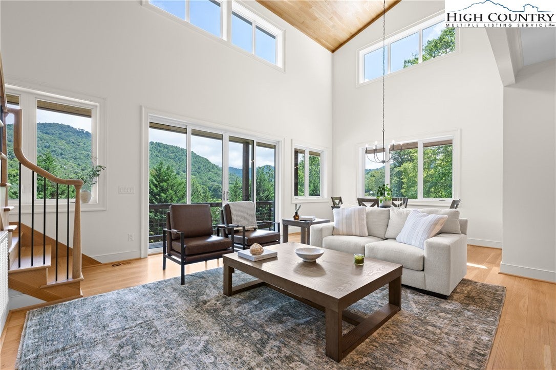 Banner Elk, North Carolina, 28604, United States, 2 Bedrooms Bedrooms, ,3 BathroomsBathrooms,Residential,Active,1912828