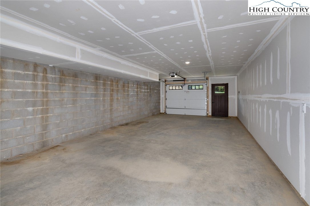 Banner Elk, North Carolina, 28604, United States, ,4 BathroomsBathrooms,Residential,Active,1701928