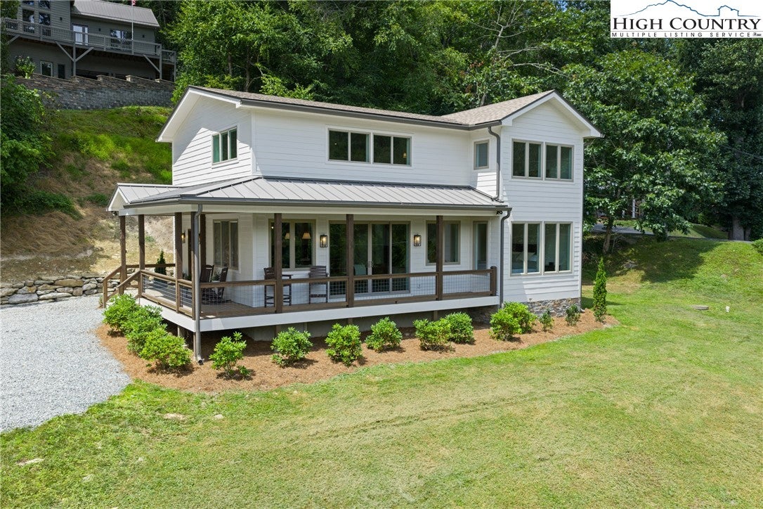 Banner Elk, North Carolina, 28604, United States, 2 Bedrooms Bedrooms, ,3 BathroomsBathrooms,Residential,Active,1912828