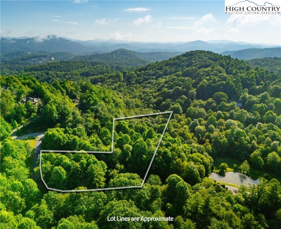 Boone, North Carolina, 28607, United States, 4 Bedrooms Bedrooms, ,5 BathroomsBathrooms,Residential,Active,1985858