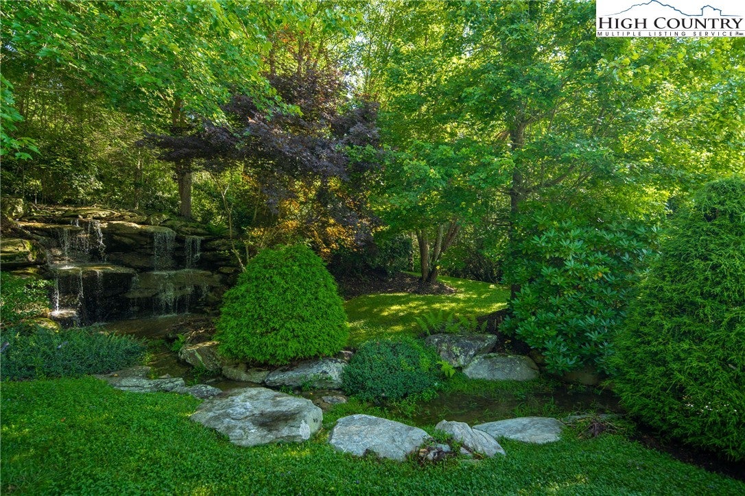 Boone, North Carolina, 28607, United States, 4 Bedrooms Bedrooms, ,5 BathroomsBathrooms,Residential,Active,1985858