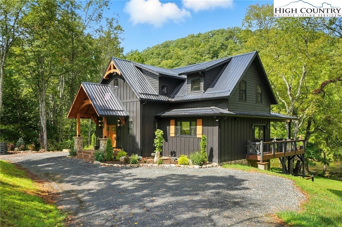 Lansing, North Carolina, 28643, United States, 3 Bedrooms Bedrooms, ,6 BathroomsBathrooms,Residential,Active,1952995