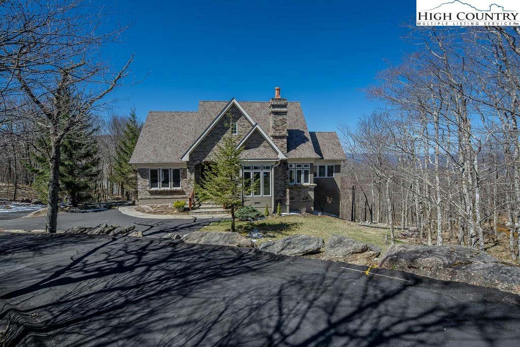 330 N PINNACLE RIDGE RD, BEECH MOUNTAIN, NC 28604, photo 1 of 38