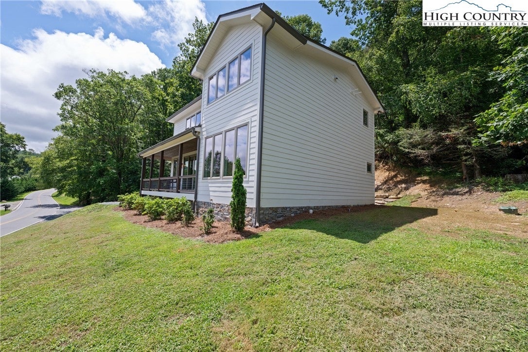 Banner Elk, North Carolina, 28604, United States, 2 Bedrooms Bedrooms, ,3 BathroomsBathrooms,Residential,Active,1912828