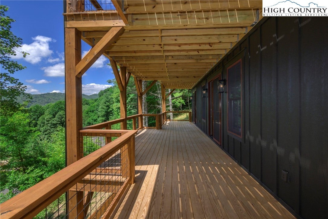 Banner Elk, North Carolina, 28604, United States, ,4 BathroomsBathrooms,Residential,Active,1701928