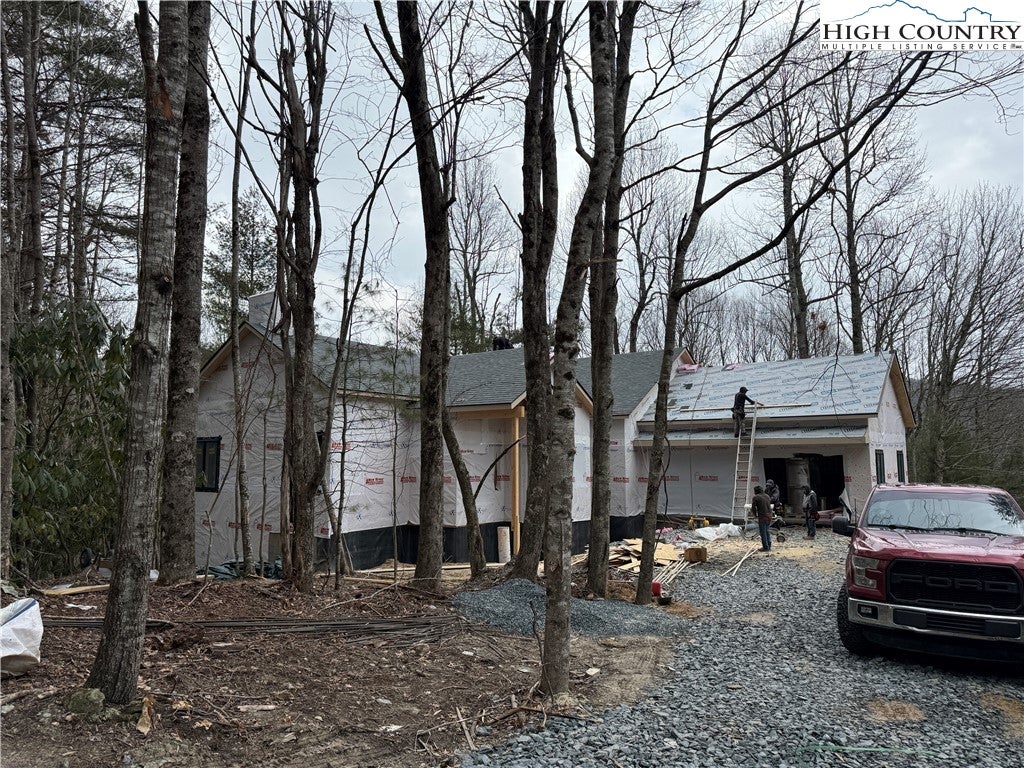 Boone, North Carolina, 28607, United States, 4 Bedrooms Bedrooms, ,5 BathroomsBathrooms,Residential,Active,1985858