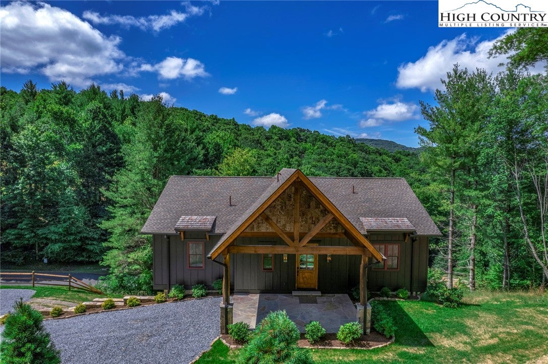 Banner Elk, North Carolina, 28604, United States, ,4 BathroomsBathrooms,Residential,Active,1701928