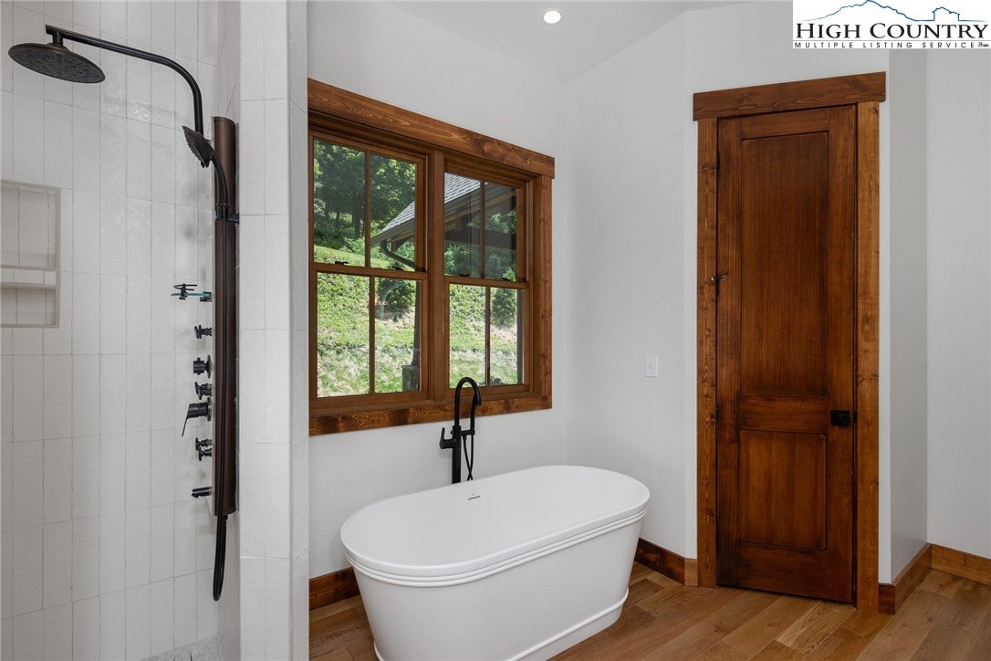 Banner Elk, North Carolina, 28604, United States, ,4 BathroomsBathrooms,Residential,Active,1701928