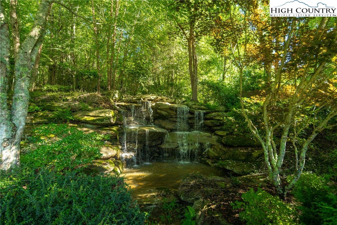 Boone, North Carolina, 28607, United States, 4 Bedrooms Bedrooms, ,5 BathroomsBathrooms,Residential,Active,1985858