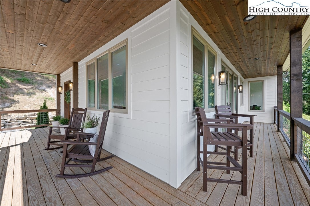Banner Elk, North Carolina, 28604, United States, 2 Bedrooms Bedrooms, ,3 BathroomsBathrooms,Residential,Active,1912828