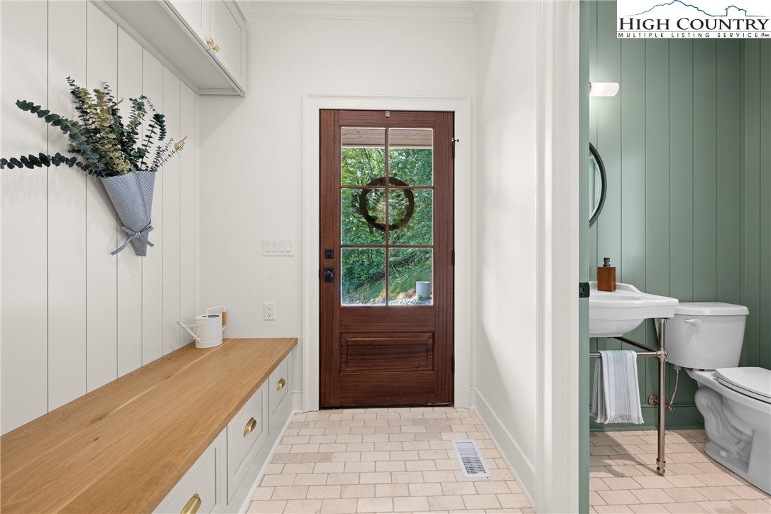 Banner Elk, North Carolina, 28604, United States, 2 Bedrooms Bedrooms, ,3 BathroomsBathrooms,Residential,Active,1912828