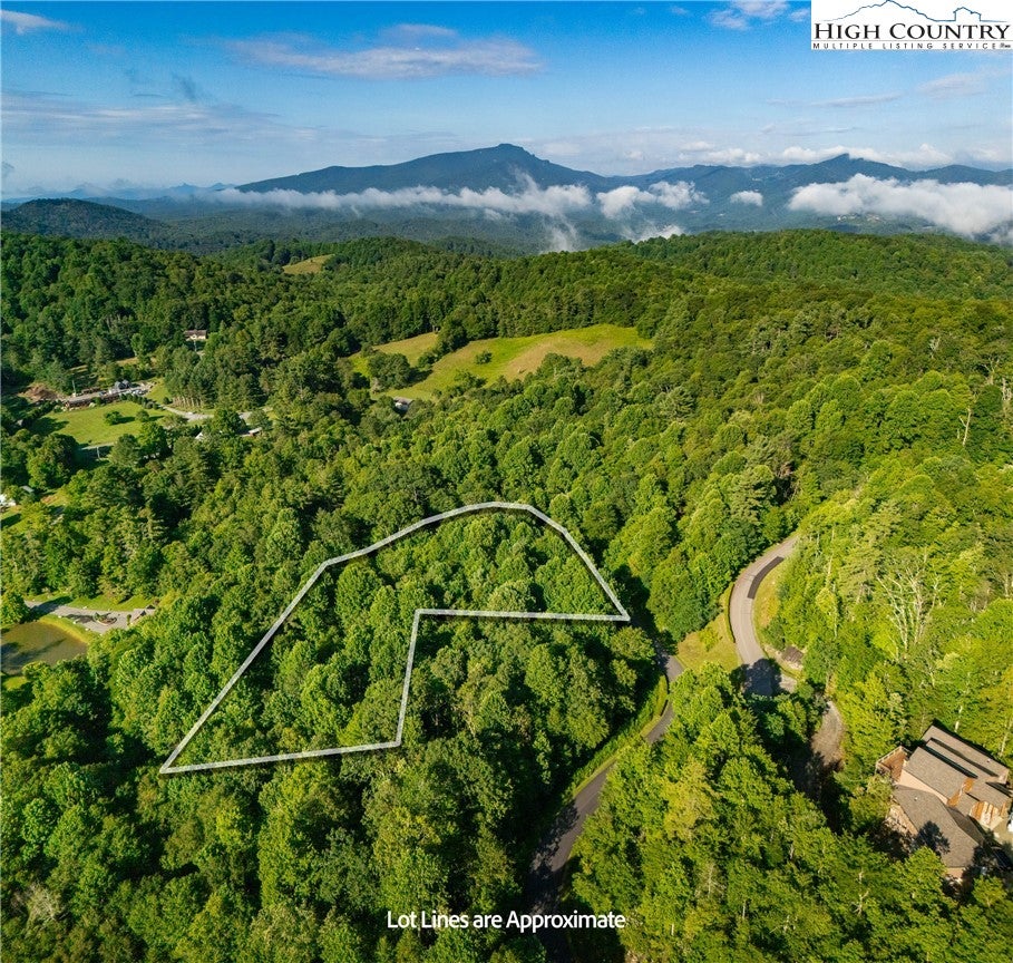 Boone, North Carolina, 28607, United States, 4 Bedrooms Bedrooms, ,5 BathroomsBathrooms,Residential,Active,1985858