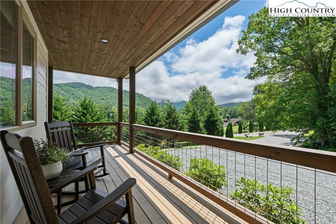Banner Elk, North Carolina, 28604, United States, 2 Bedrooms Bedrooms, ,3 BathroomsBathrooms,Residential,Active,1912828