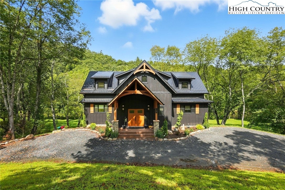 Lansing, North Carolina, 28643, United States, 3 Bedrooms Bedrooms, ,6 BathroomsBathrooms,Residential,Active,1952995