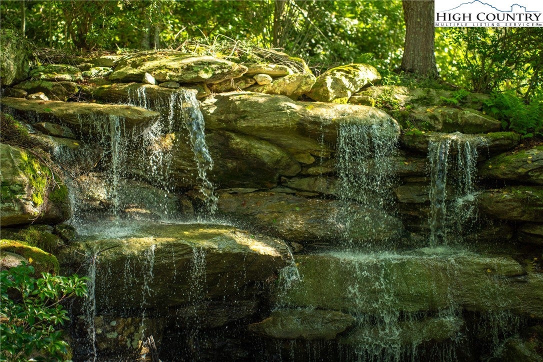 Boone, North Carolina, 28607, United States, 4 Bedrooms Bedrooms, ,5 BathroomsBathrooms,Residential,Active,1985858