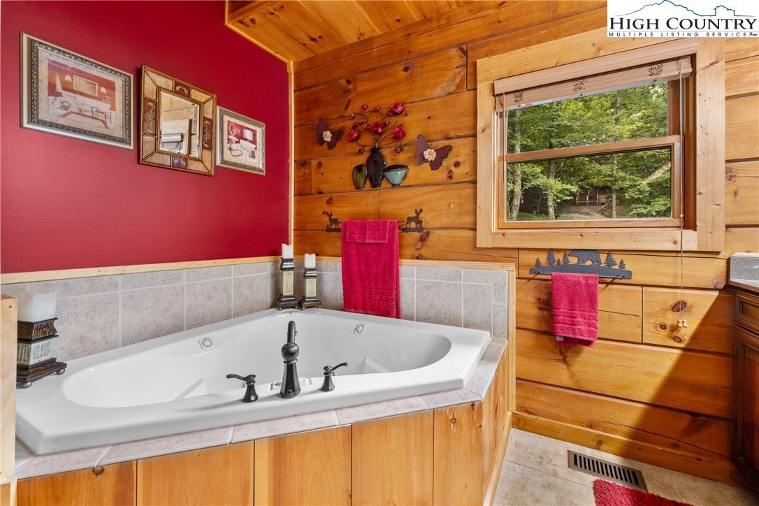 Sugar Grove, North Carolina, 28679, United States, 4 Bedrooms Bedrooms, ,4 BathroomsBathrooms,Residential,Active,1884887