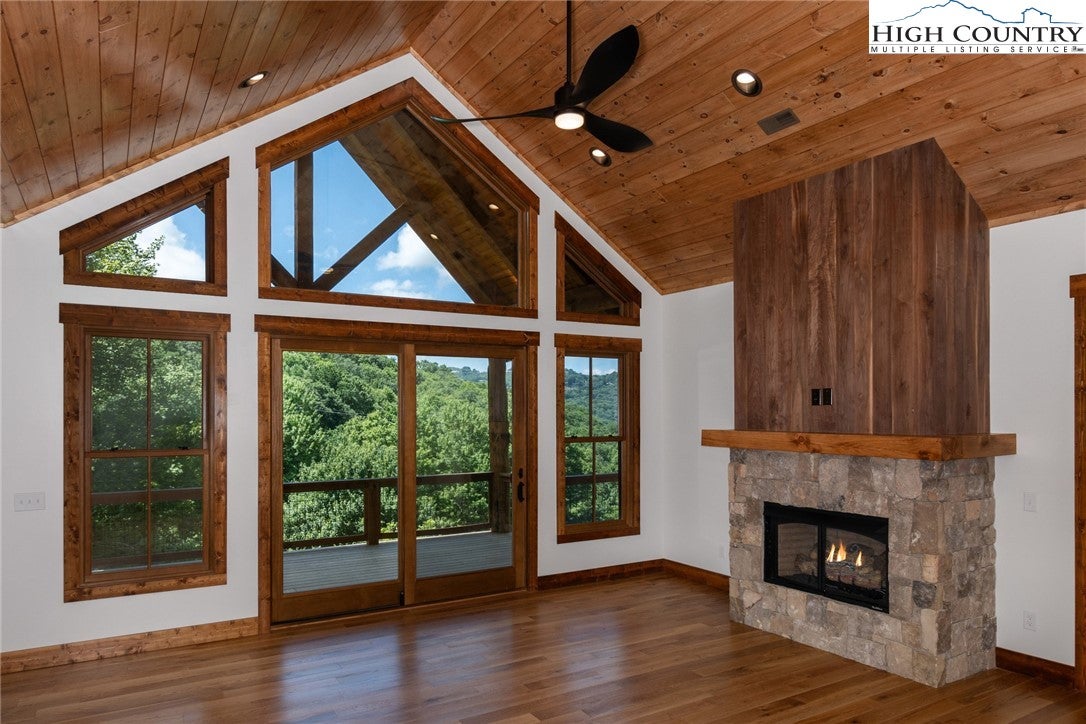 Banner Elk, North Carolina, 28604, United States, ,4 BathroomsBathrooms,Residential,Active,1701928