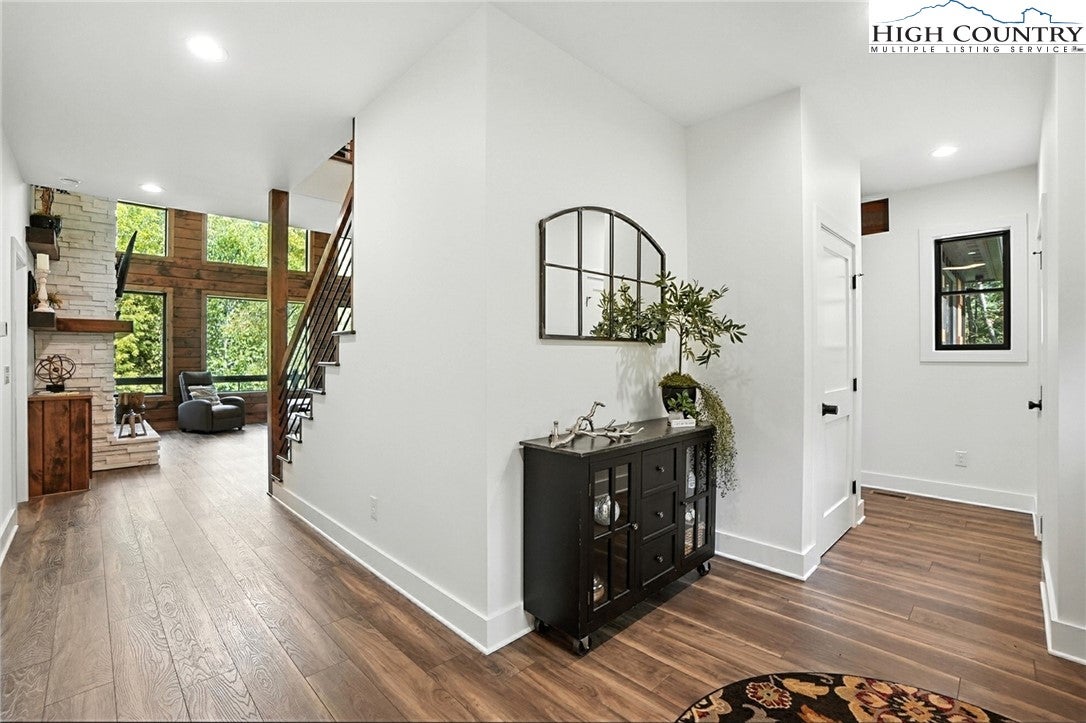 Lansing, North Carolina, 28643, United States, 3 Bedrooms Bedrooms, ,6 BathroomsBathrooms,Residential,Active,1952995