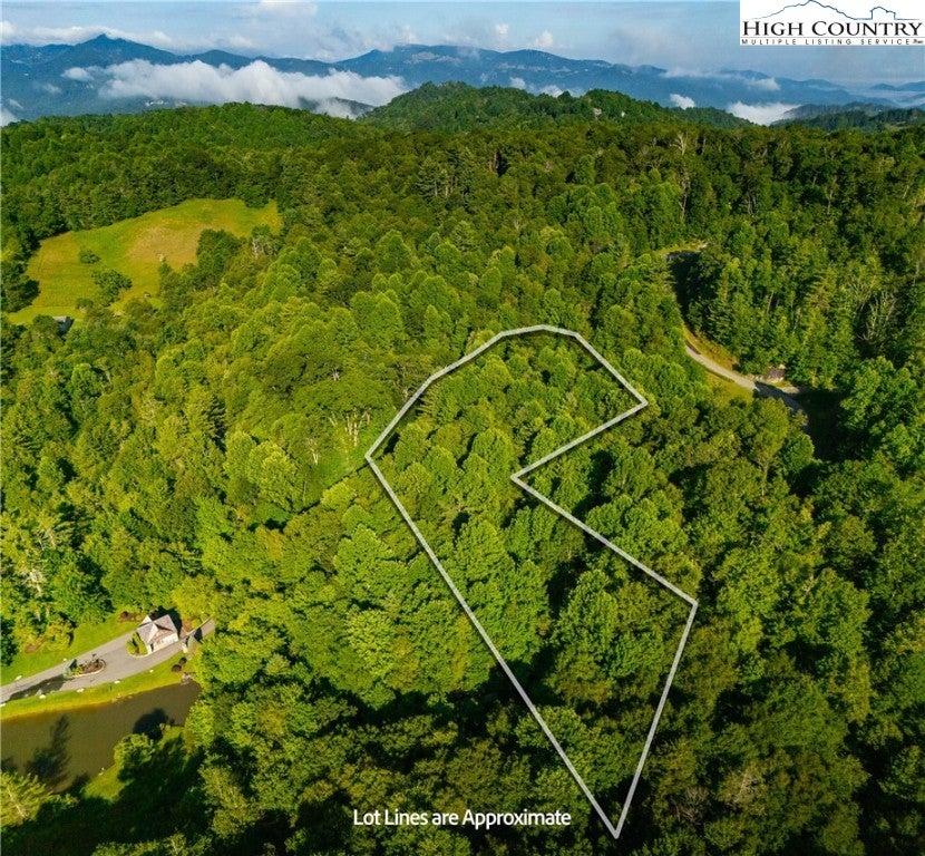 Boone, North Carolina, 28607, United States, 4 Bedrooms Bedrooms, ,5 BathroomsBathrooms,Residential,Active,1985858