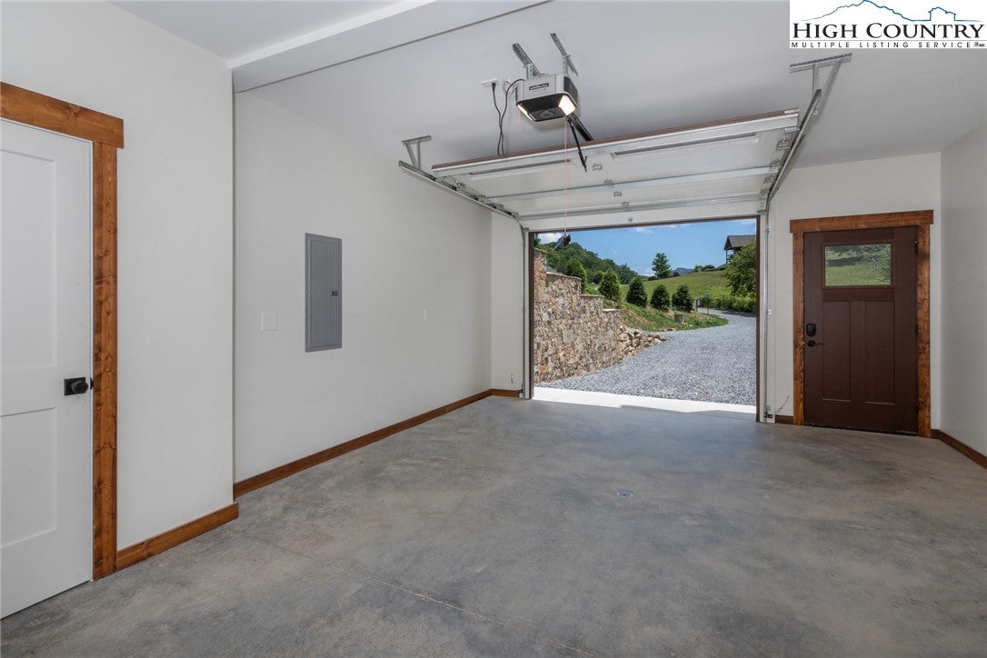 Banner Elk, North Carolina, 28604, United States, ,4 BathroomsBathrooms,Residential,Active,1701928