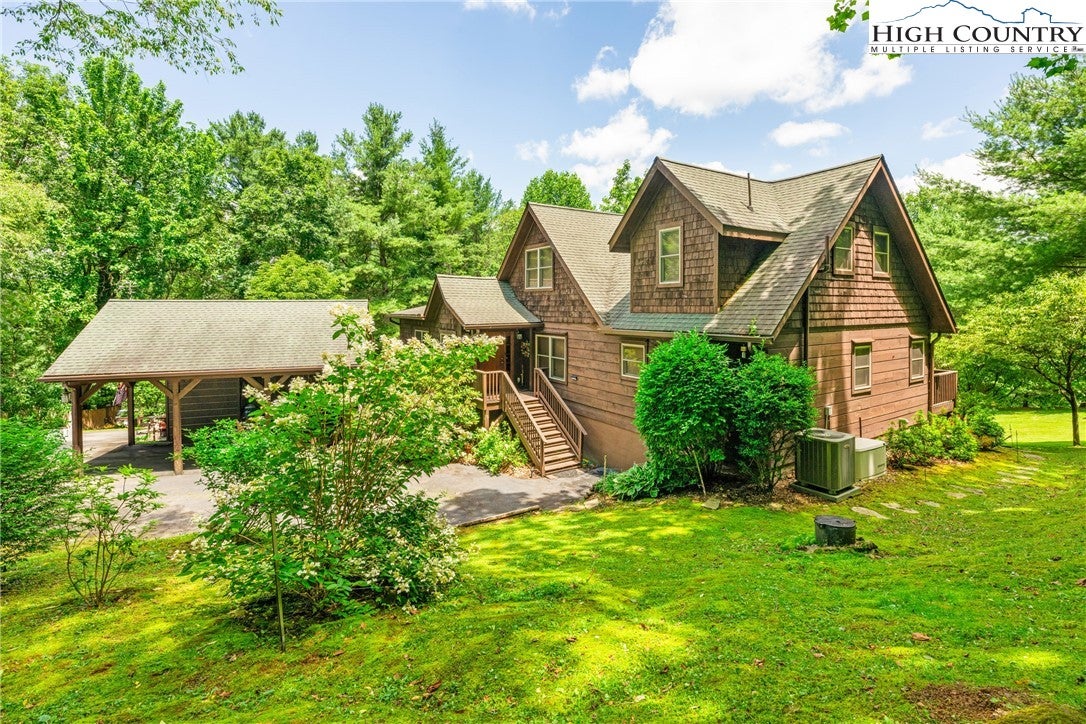 Sugar Grove, North Carolina, 28679, United States, 4 Bedrooms Bedrooms, ,4 BathroomsBathrooms,Residential,Active,1884887
