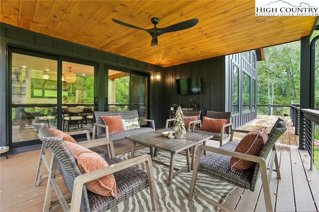 Lansing, North Carolina, 28643, United States, 3 Bedrooms Bedrooms, ,6 BathroomsBathrooms,Residential,Active,1952995