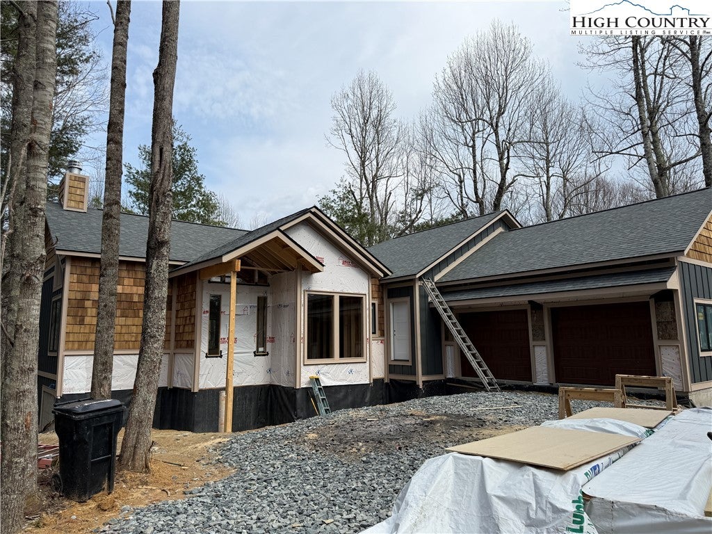 Boone, North Carolina, 28607, United States, 4 Bedrooms Bedrooms, ,5 BathroomsBathrooms,Residential,Active,1985858