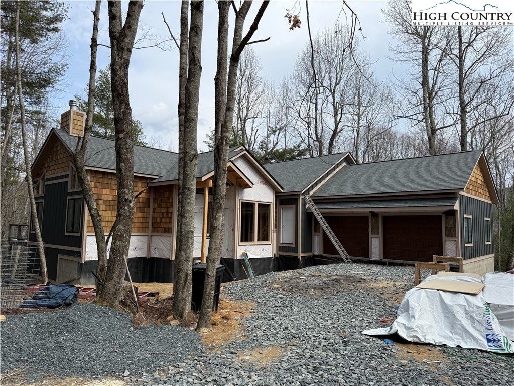 Boone, North Carolina, 28607, United States, 4 Bedrooms Bedrooms, ,5 BathroomsBathrooms,Residential,Active,1985858