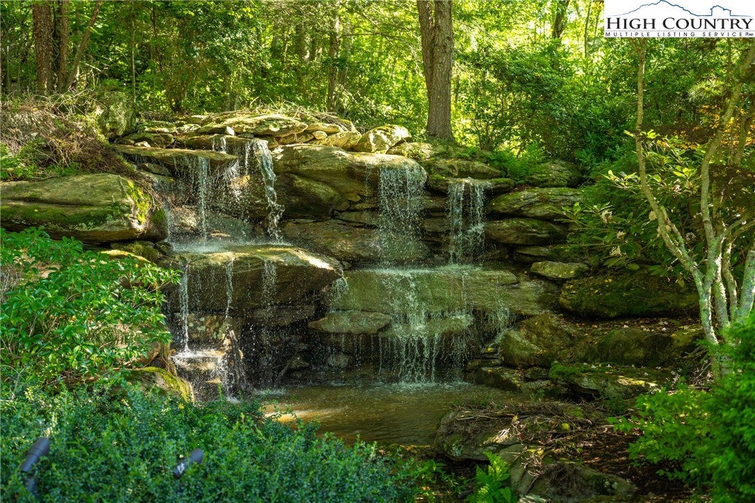 Boone, North Carolina, 28607, United States, 4 Bedrooms Bedrooms, ,5 BathroomsBathrooms,Residential,Active,1985858