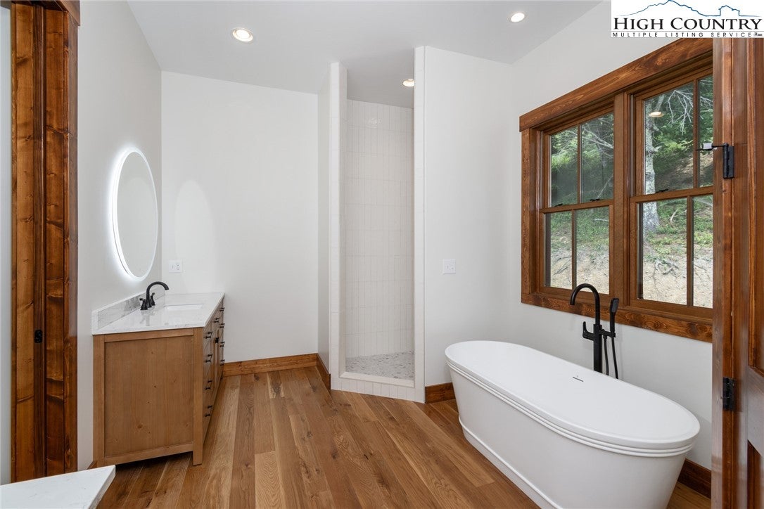 Banner Elk, North Carolina, 28604, United States, ,4 BathroomsBathrooms,Residential,Active,1701928