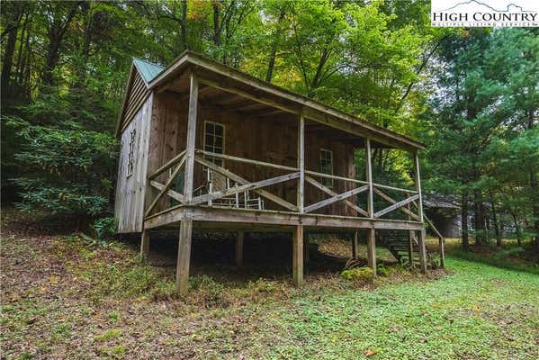 905 LYONS RD, ROARING GAP, NC 28668 - Image 1