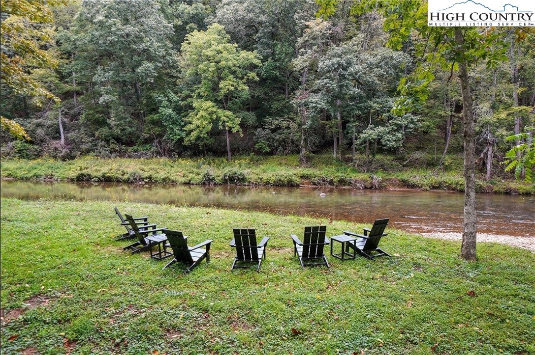 Lansing, North Carolina, 28643, United States, 3 Bedrooms Bedrooms, ,6 BathroomsBathrooms,Residential,Active,1952995