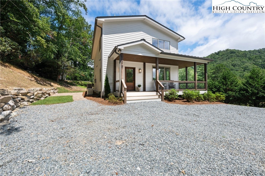 Banner Elk, North Carolina, 28604, United States, 2 Bedrooms Bedrooms, ,3 BathroomsBathrooms,Residential,Active,1912828