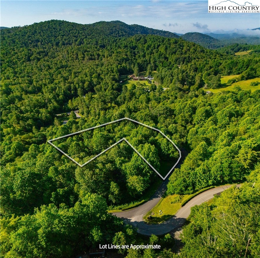 Boone, North Carolina, 28607, United States, 4 Bedrooms Bedrooms, ,5 BathroomsBathrooms,Residential,Active,1985858